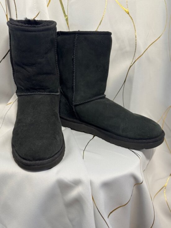 UGG Classic Short II Boots – Black (Sizes 10 & 11) - Picture 4 of 6